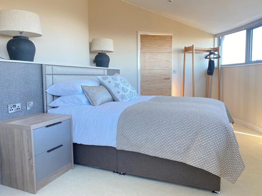 Vila Luxury Converted Water Tower In Flockton Emley Exteriér fotografie
