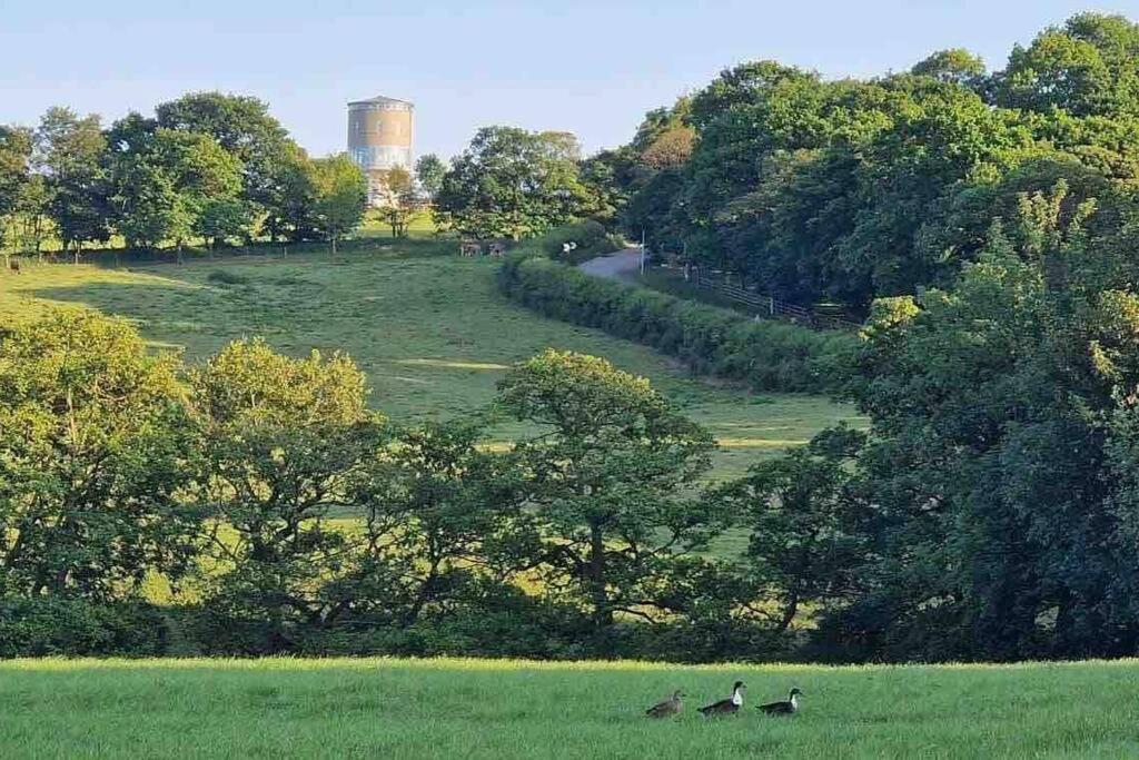Vila Luxury Converted Water Tower In Flockton Emley Exteriér fotografie