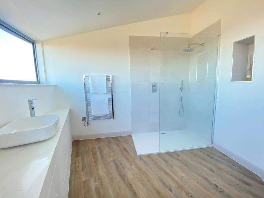 Vila Luxury Converted Water Tower In Flockton Emley Exteriér fotografie